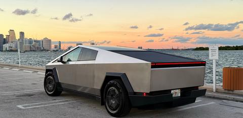 Tesla Cybertruck 2025
