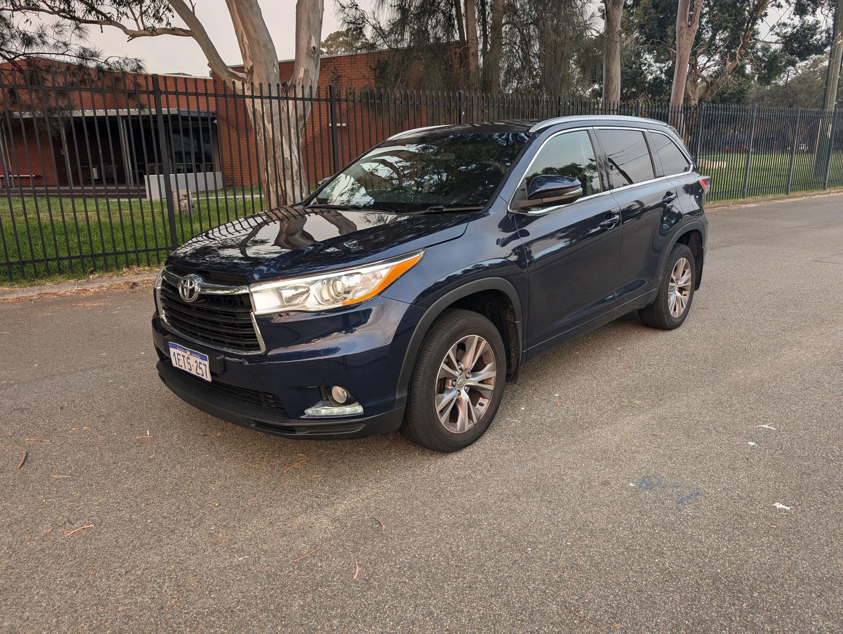 Toyota KLUGER 2015 in 