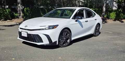 Toyota Camry Hybrid 2026