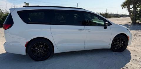 Chrysler Pacifica 2023