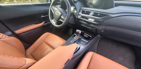 Lexus UX 2021