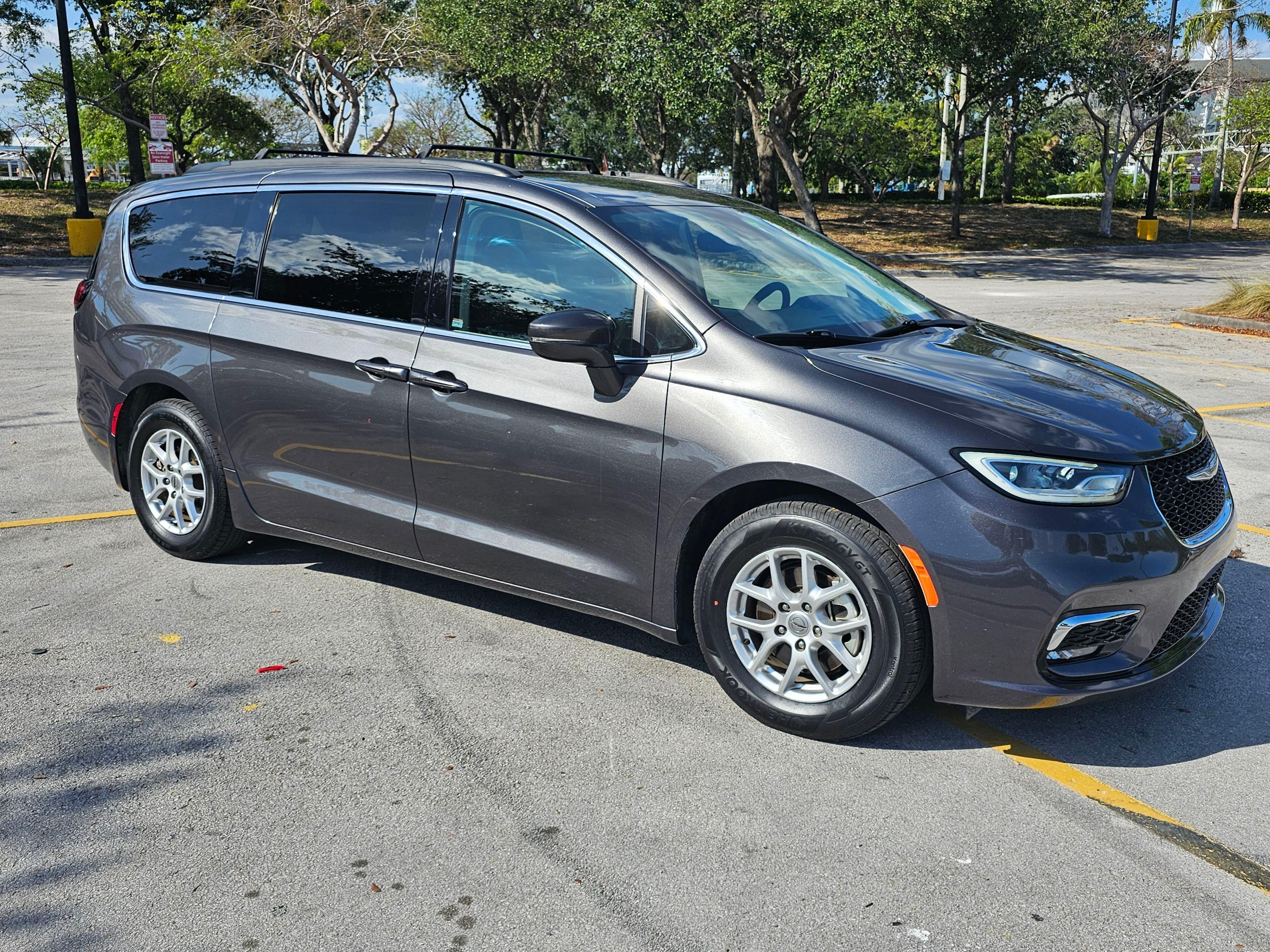 Chrysler Pacifica 2022 in Miami Gardens, FL