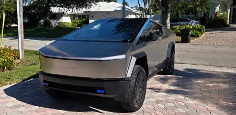 Tesla Cybertruck 2026