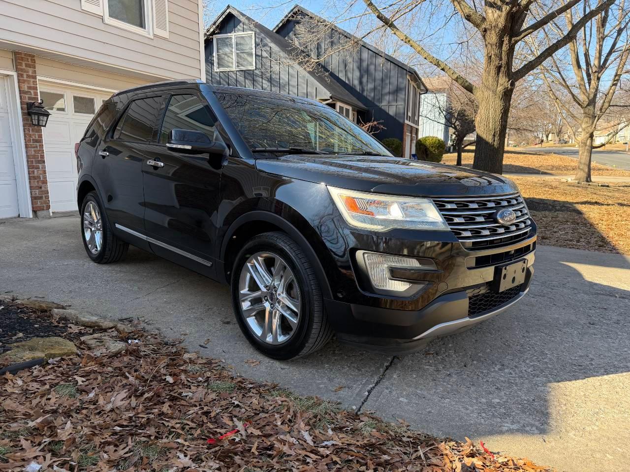 Ford Explorer 2016 in Gladstone, MO