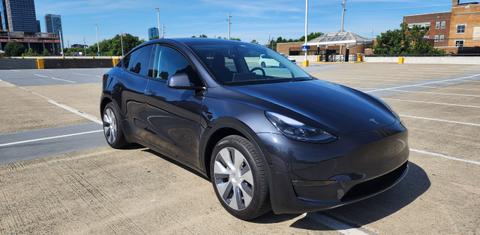 Tesla Model Y 2024