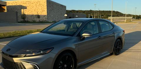 Toyota Camry Hybrid 2025