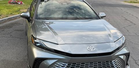Toyota Camry Hybrid 2026