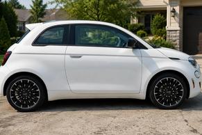 FIAT 500e 2026 à Surrey