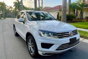 Volkswagen Touareg car