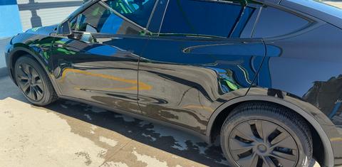 Tesla Model Y 2025
