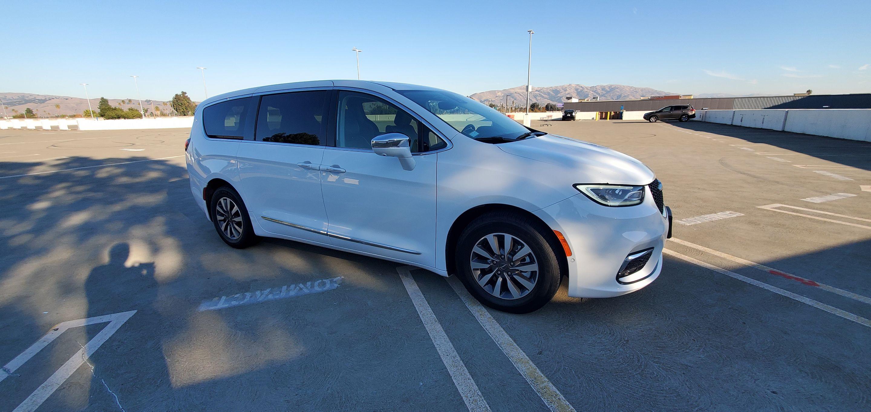 Chrysler Pacifica 2022 in 