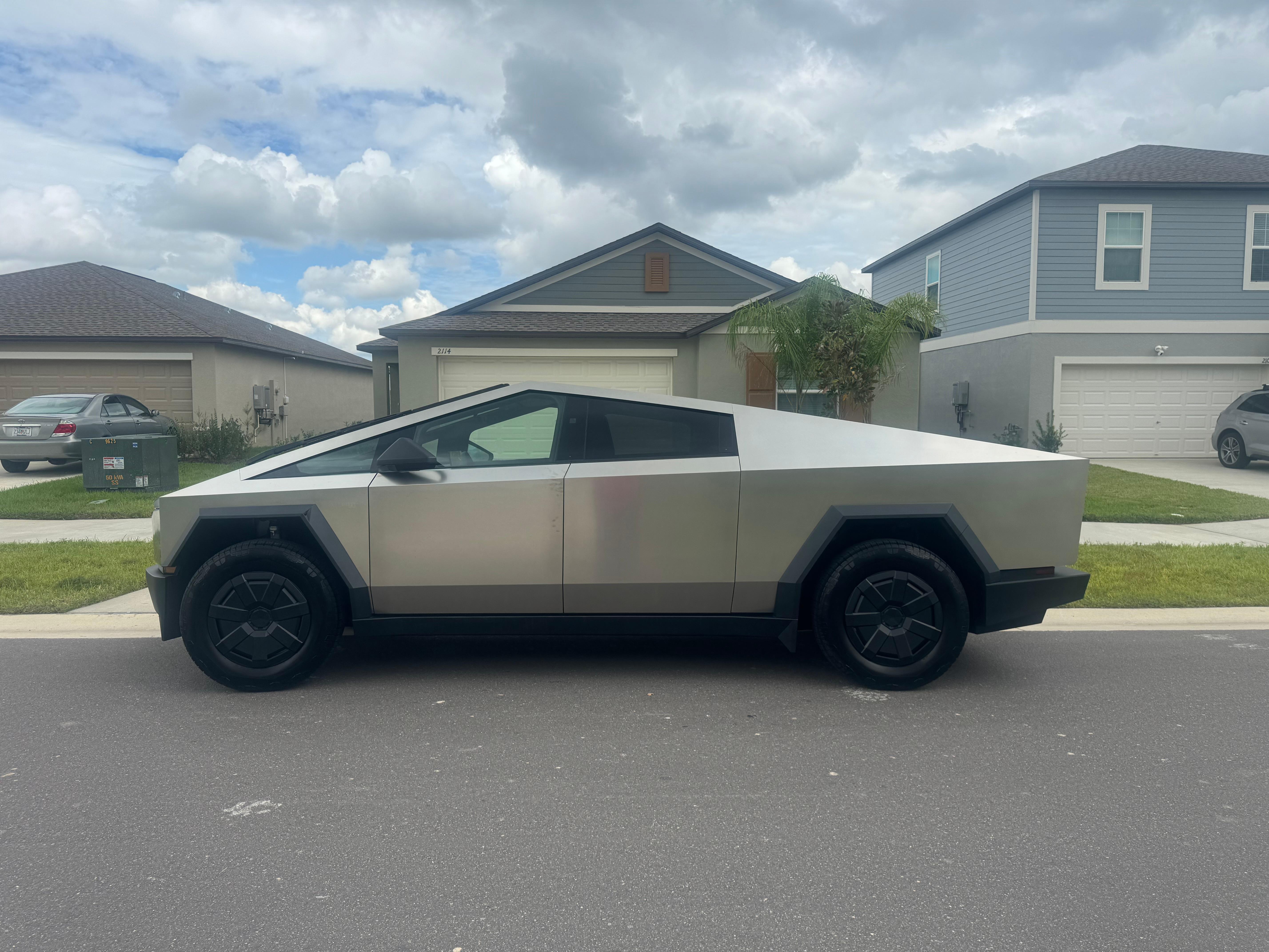 Tesla Cybertruck 2024 in Tampa, FL