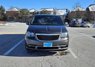Chrysler Town & Country car