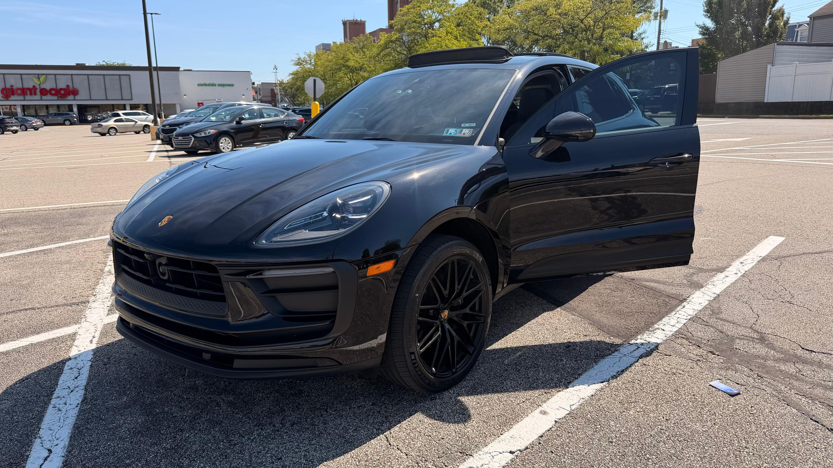 Porsche Macan 2024 in Pittsburgh, PA
