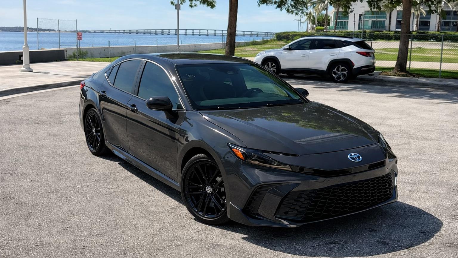 Toyota Camry Hybrid 2025 in Miami, FL