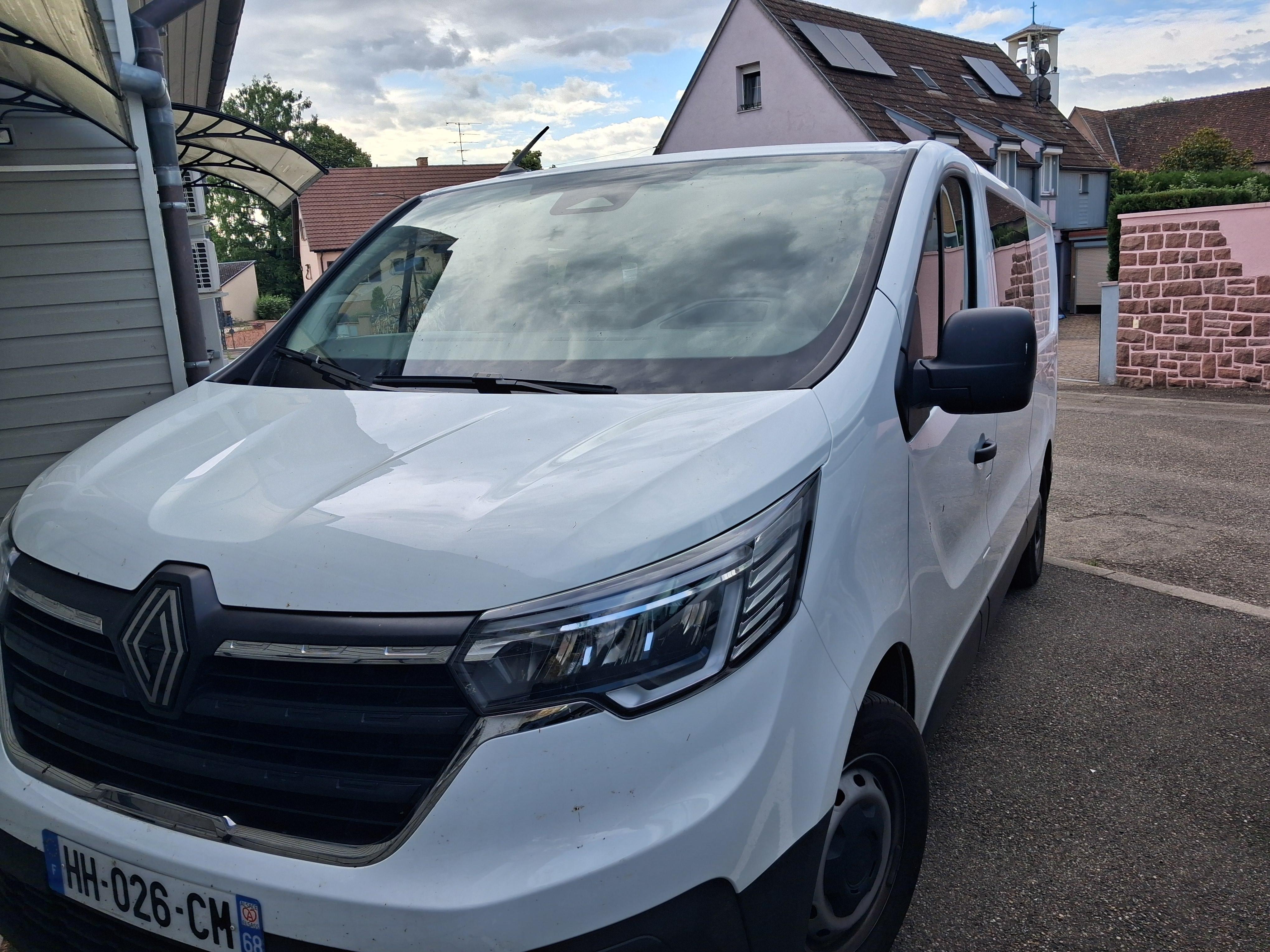 Renault TRAFIC III 2016 à Ostheim