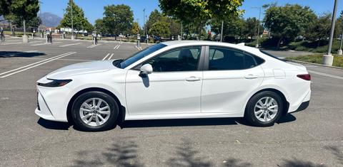 Toyota Camry Hybrid 2026