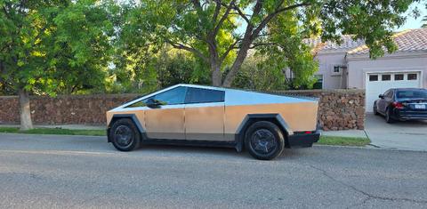 Tesla Cybertruck 2025