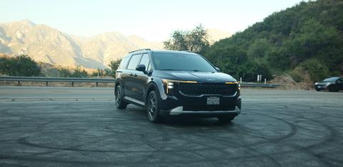 Kia Carnival Hybrid 2025