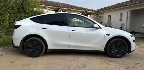 Tesla MODEL Y 2026
