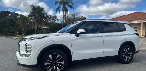 Mitsubishi OUTLANDER 2025