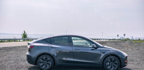 Tesla Model Y 2024