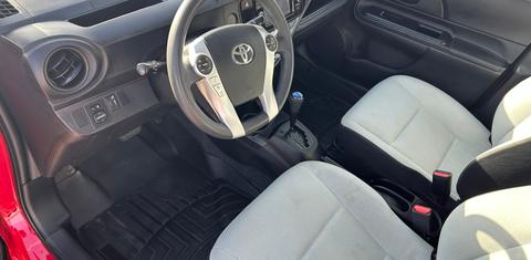 Toyota Prius c 2015