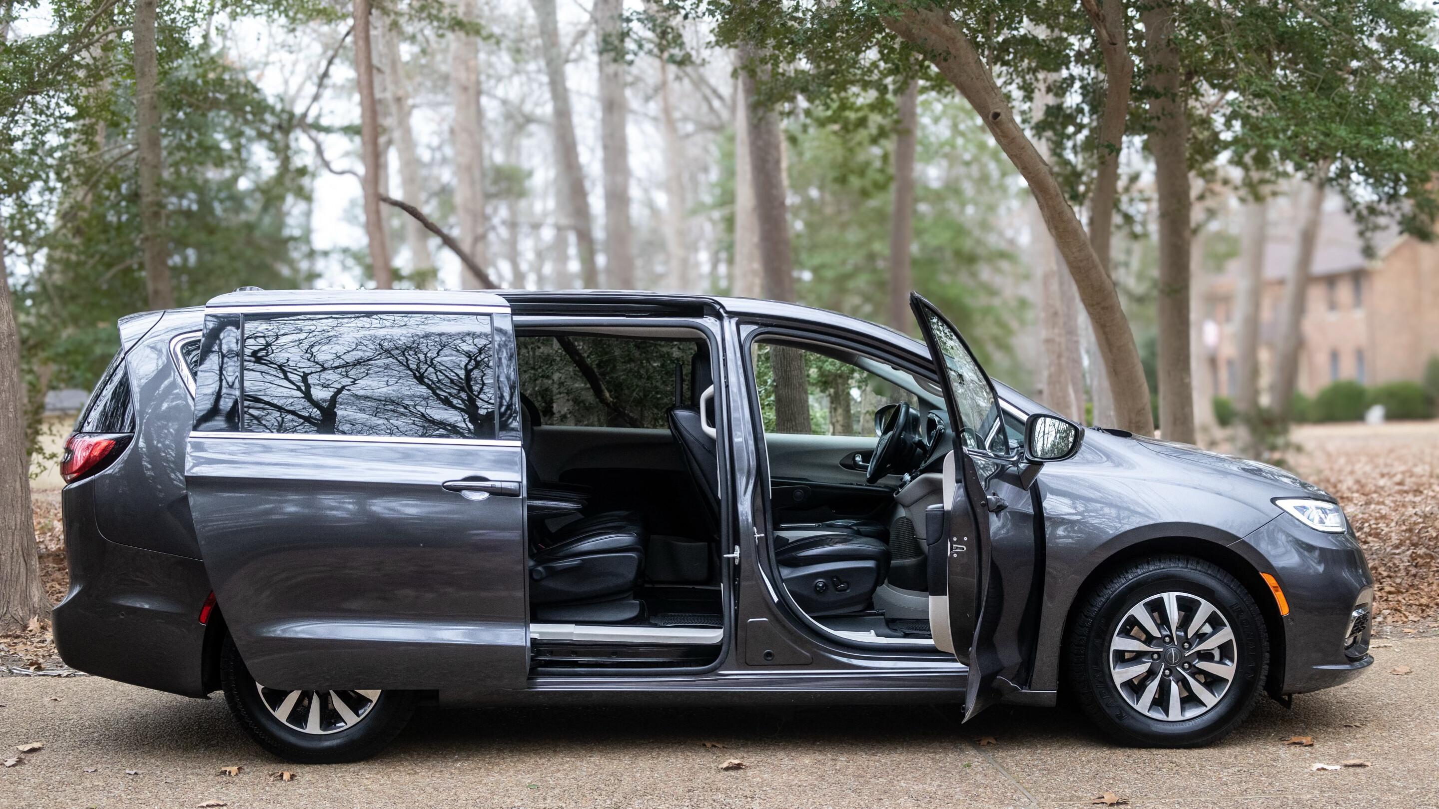 Chrysler Pacifica 2022 in Yorktown, VA