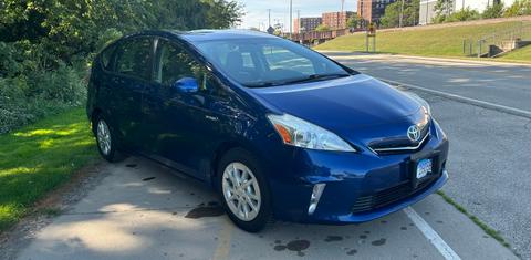Toyota Prius v 2012