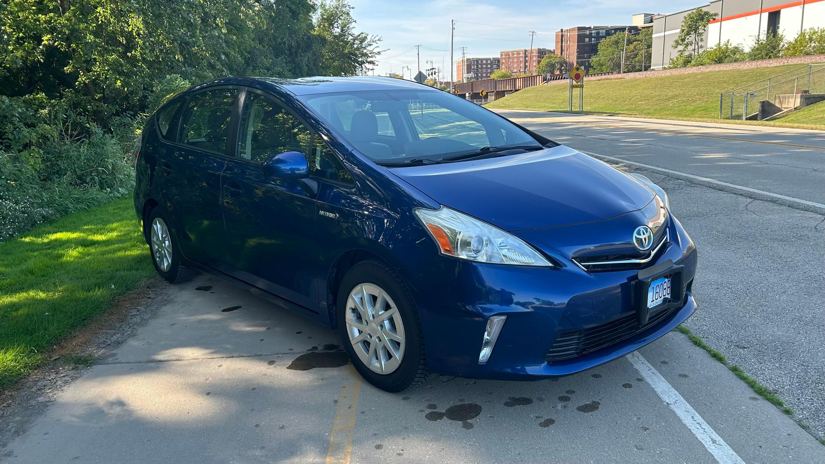 Toyota Prius v 2012 in Des Plaines, IL
