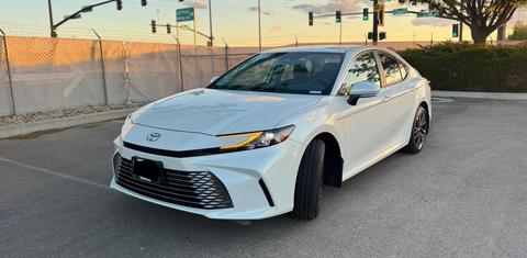 Toyota Camry Hybrid 2026
