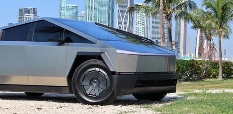 Tesla Cybertruck 2025