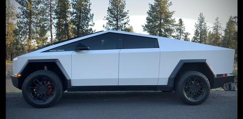 Tesla Cybertruck 2025