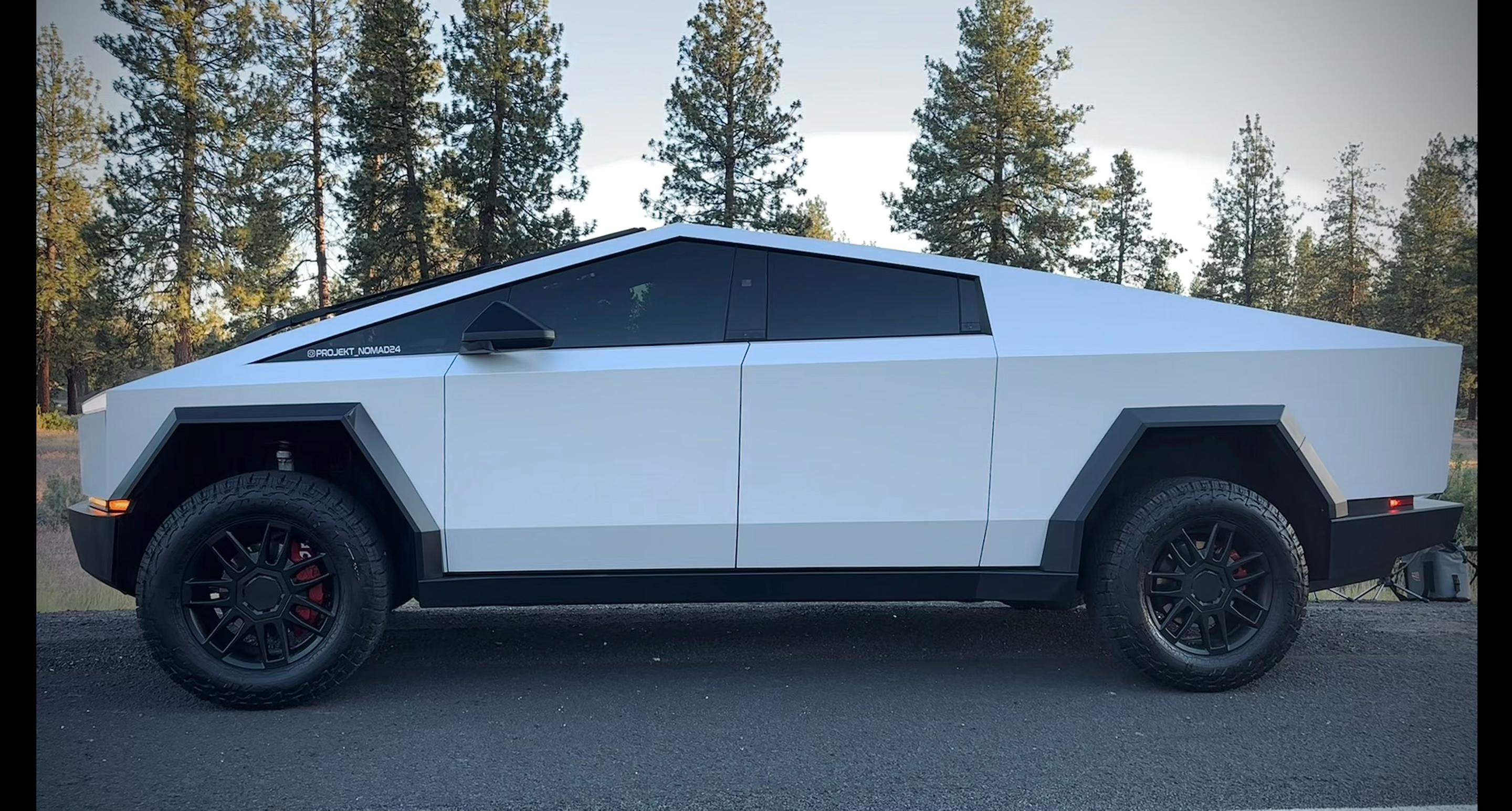 Tesla Cybertruck 2025 in Bend, OR