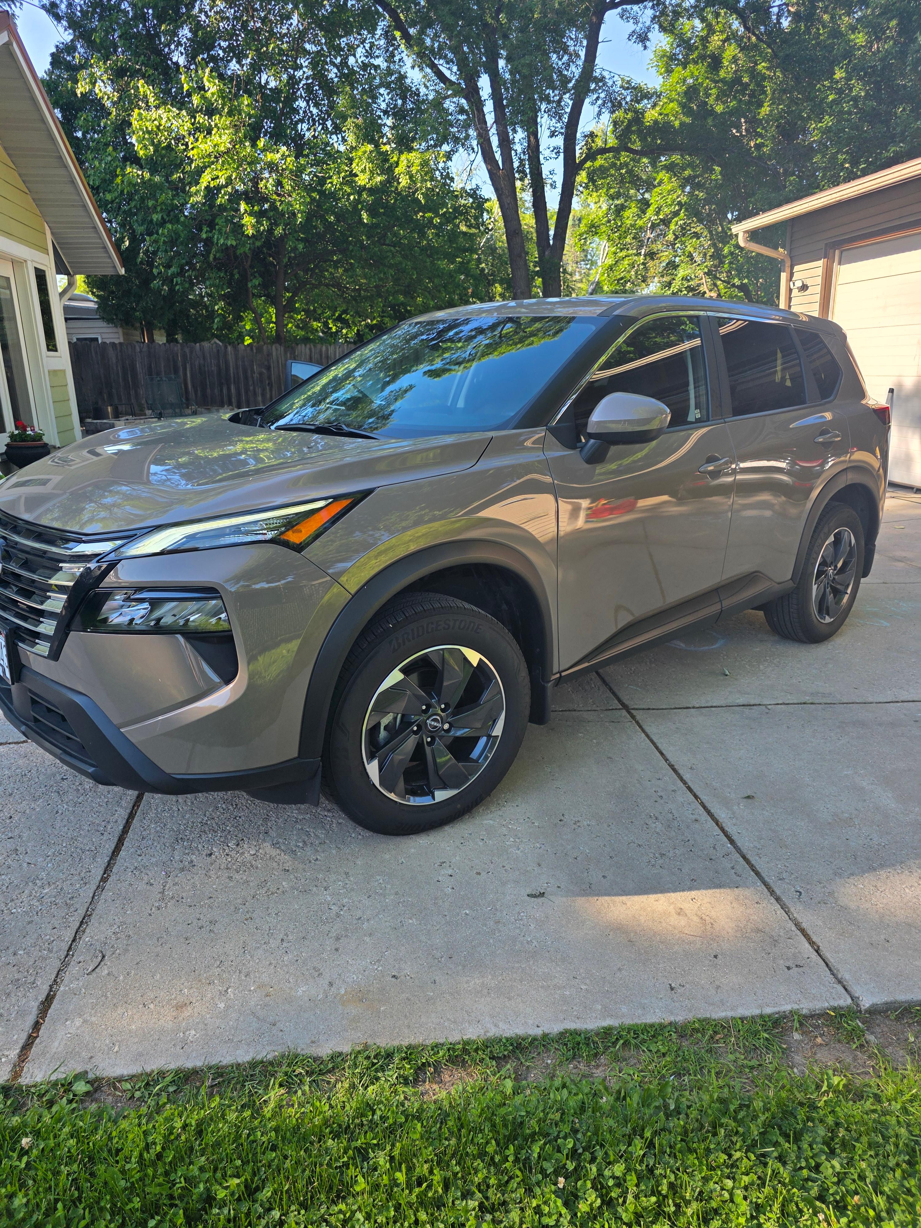Nissan Rogue 2025 in Glendale, WI