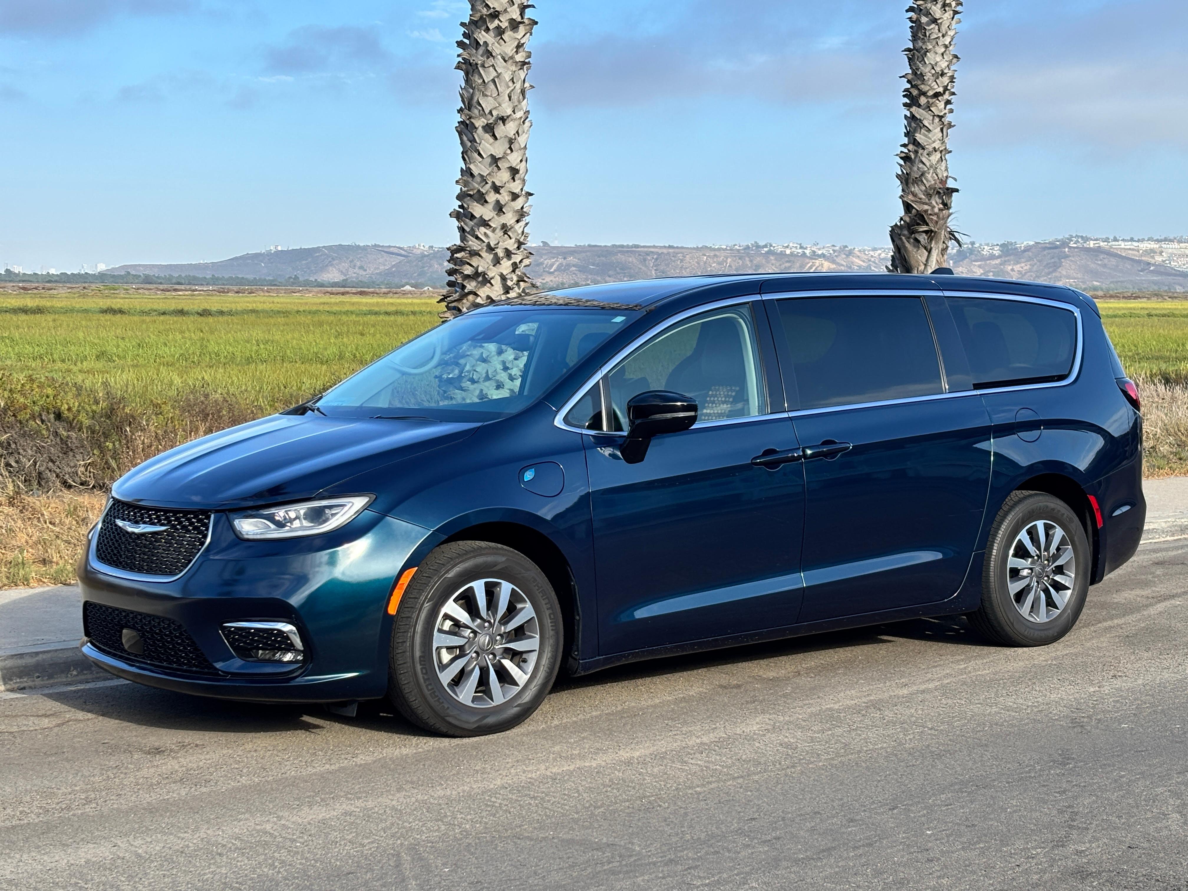 Chrysler Pacifica 2024 in San Diego, CA