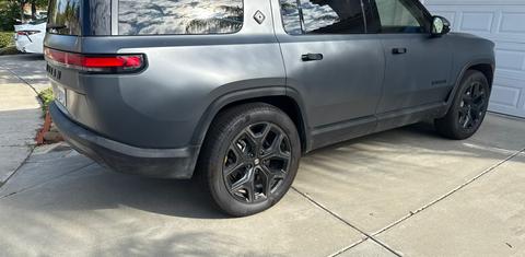 Rivian R1S 2025