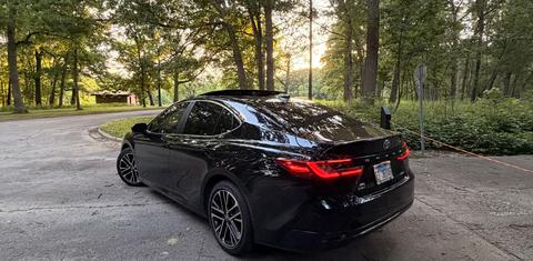 Toyota Camry Hybrid 2026