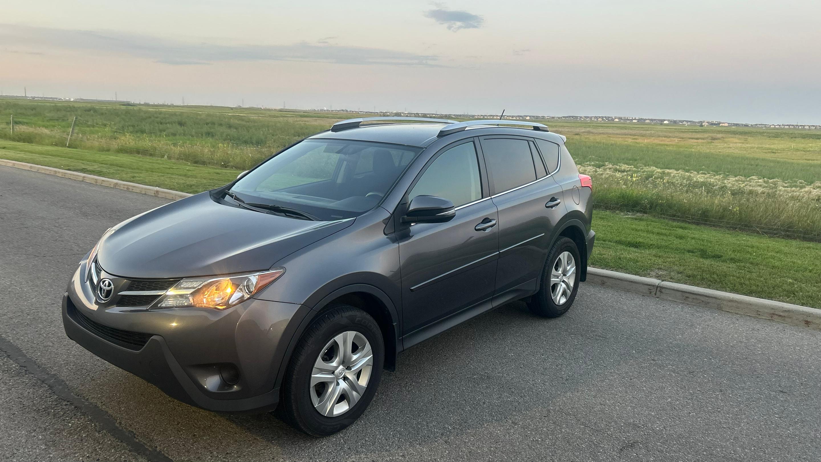 Toyota RAV4 2015 in Calgary, AB
