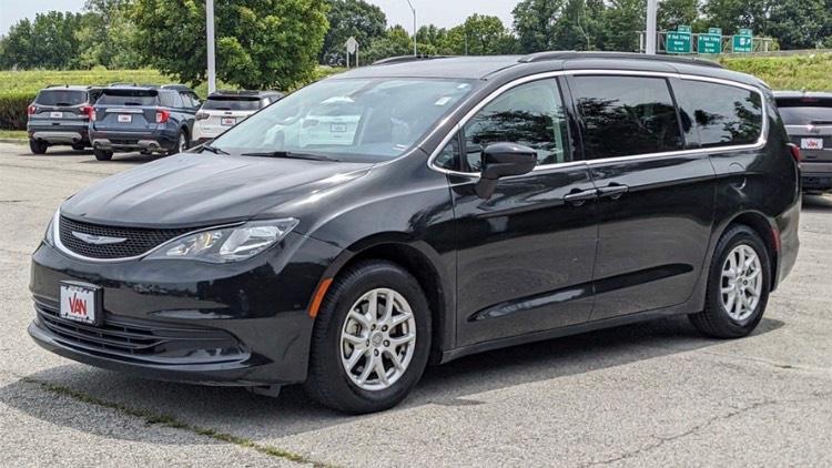 Chrysler Voyager 2020 in Smithville, MO