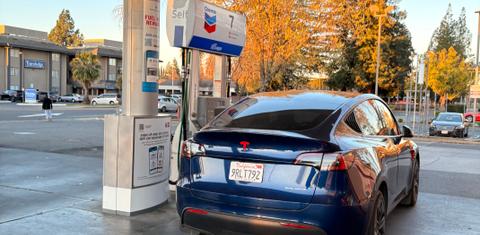 Tesla Model Y 2025