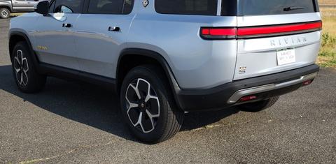 Rivian R1S 2024