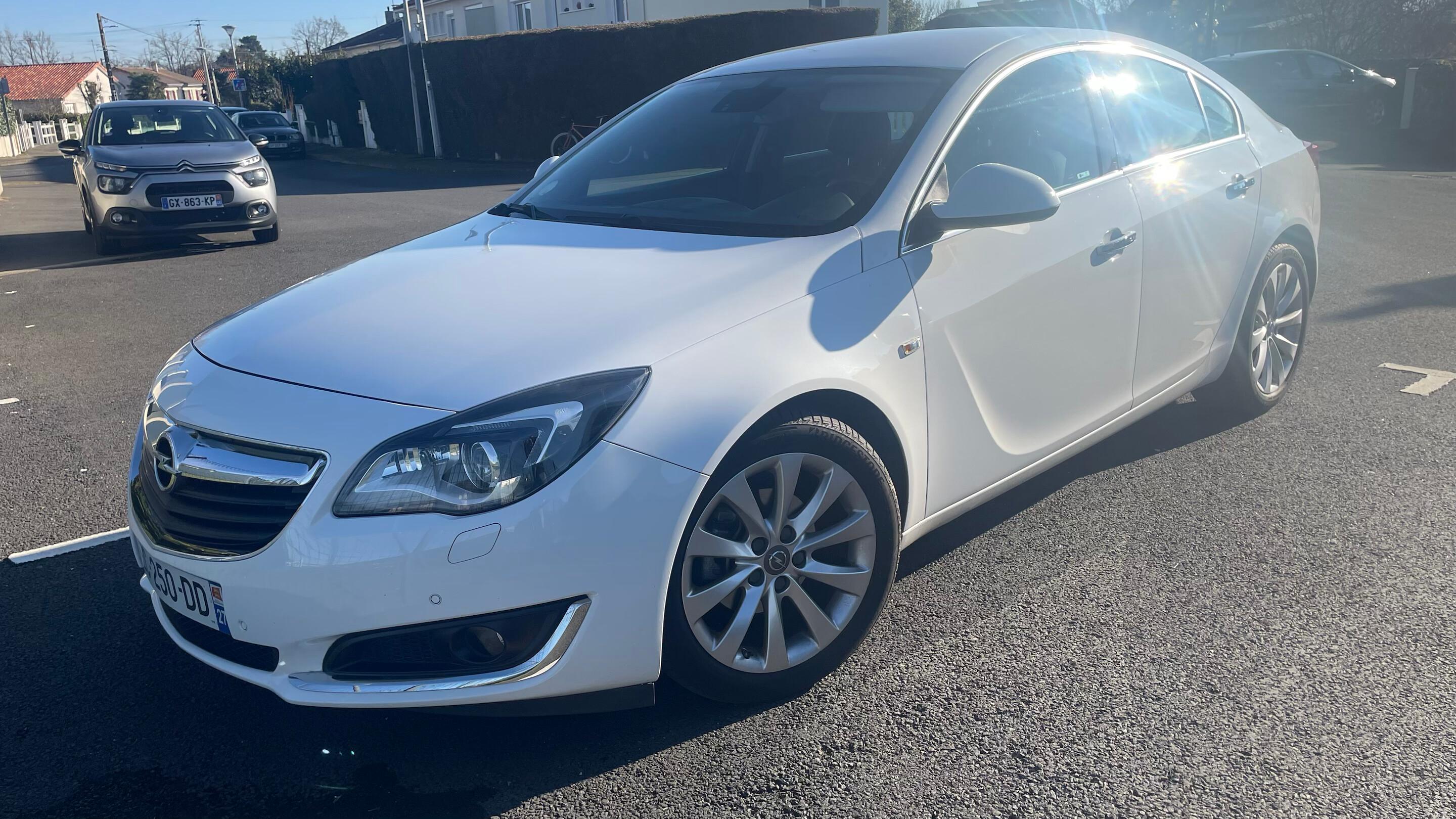 Opel INSIGNIA 2016 à Parthenay