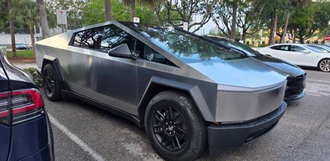 Tesla Cybertruck 2025