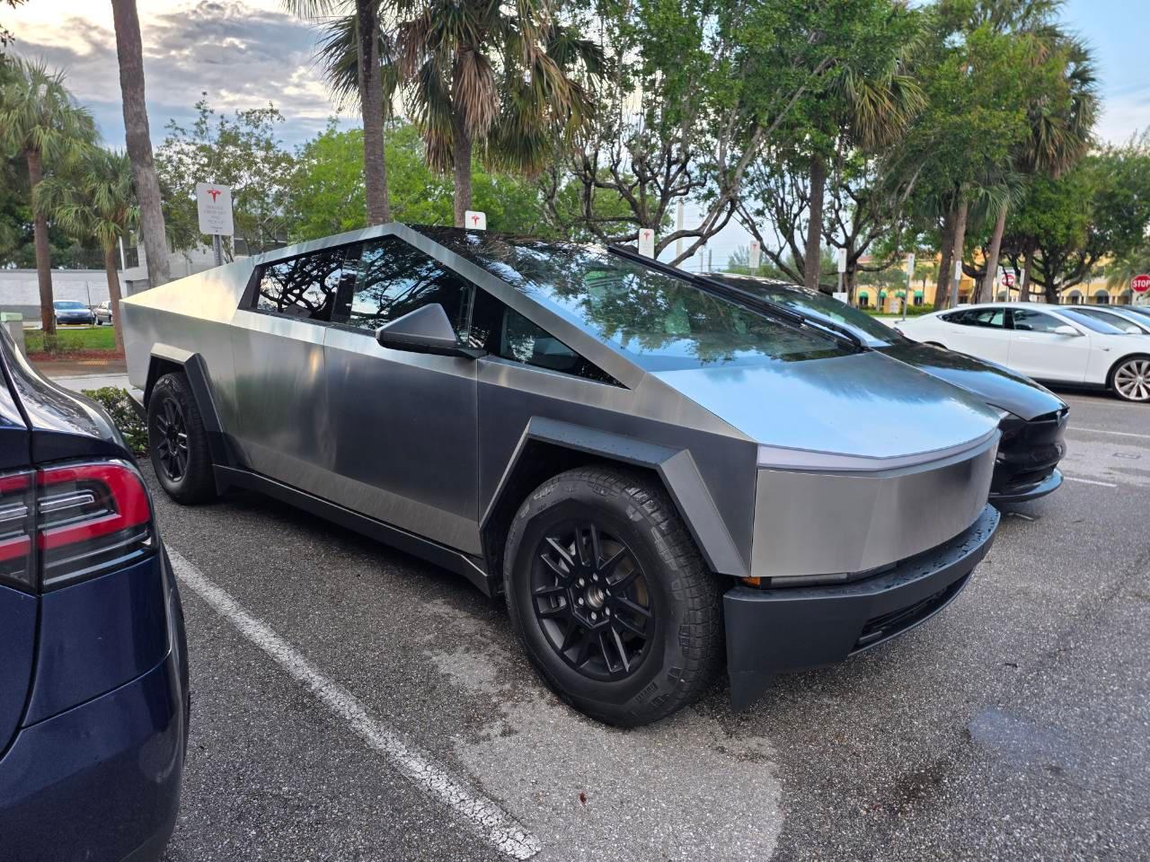 Tesla Cybertruck 2025 in Deerfield beach, FL