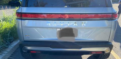 Rivian R1S Adventure 2023