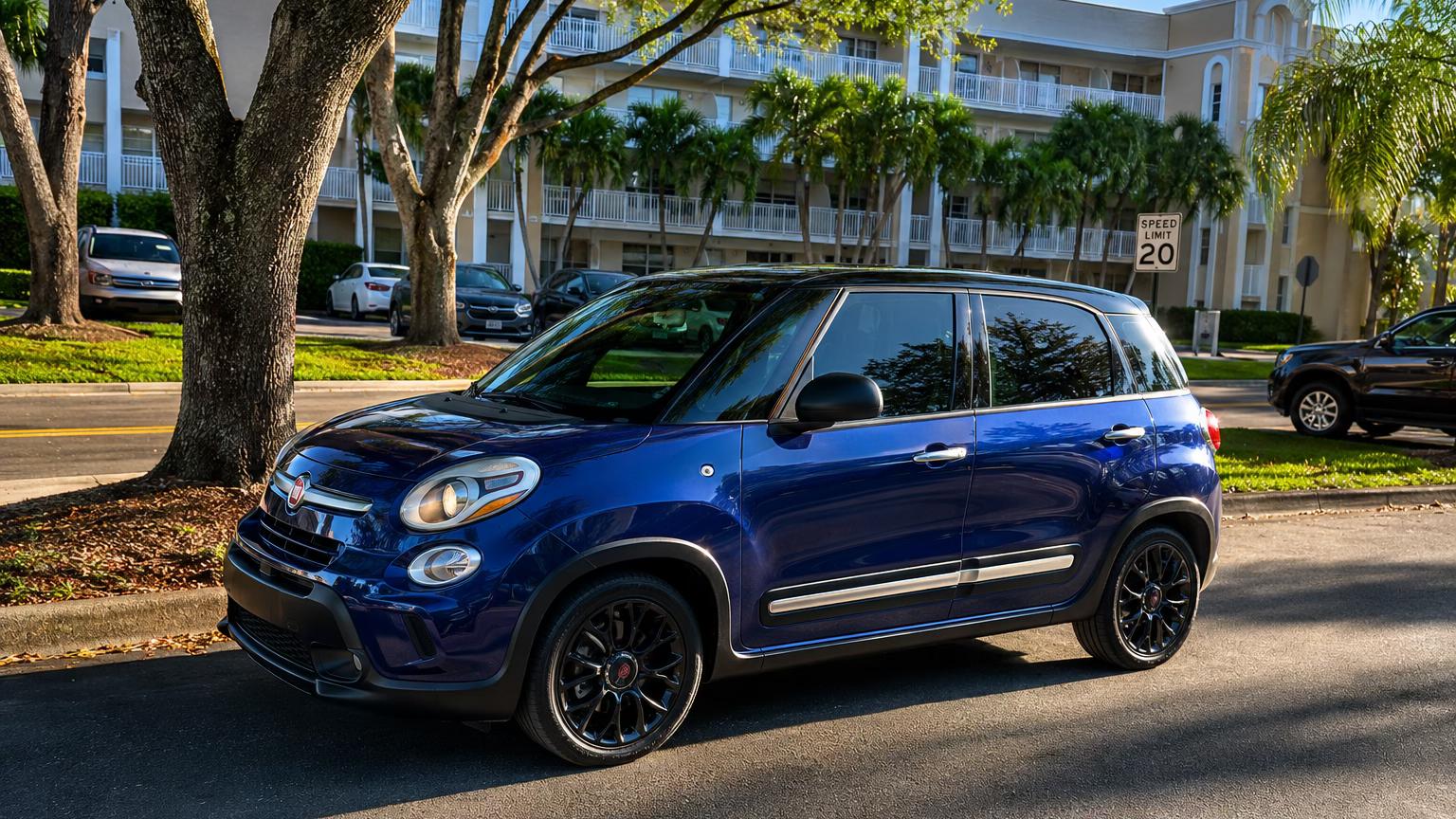 FIAT 500L 2017 in North Miami, FL