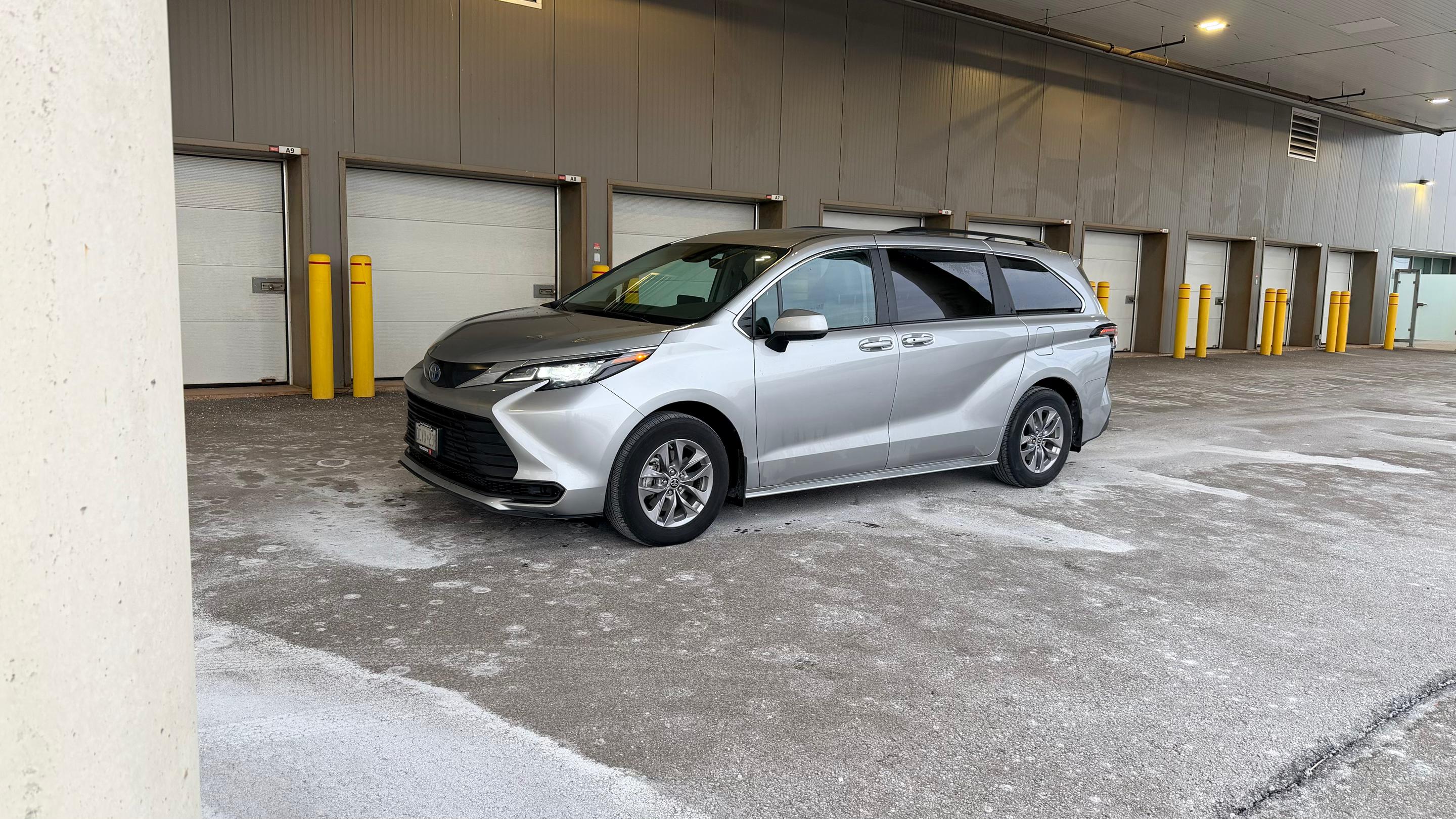 Toyota Sienna 2024 à Oakville, ON