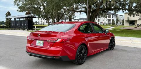 Toyota Camry Hybrid 2025
