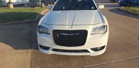 Chrysler 300 2017